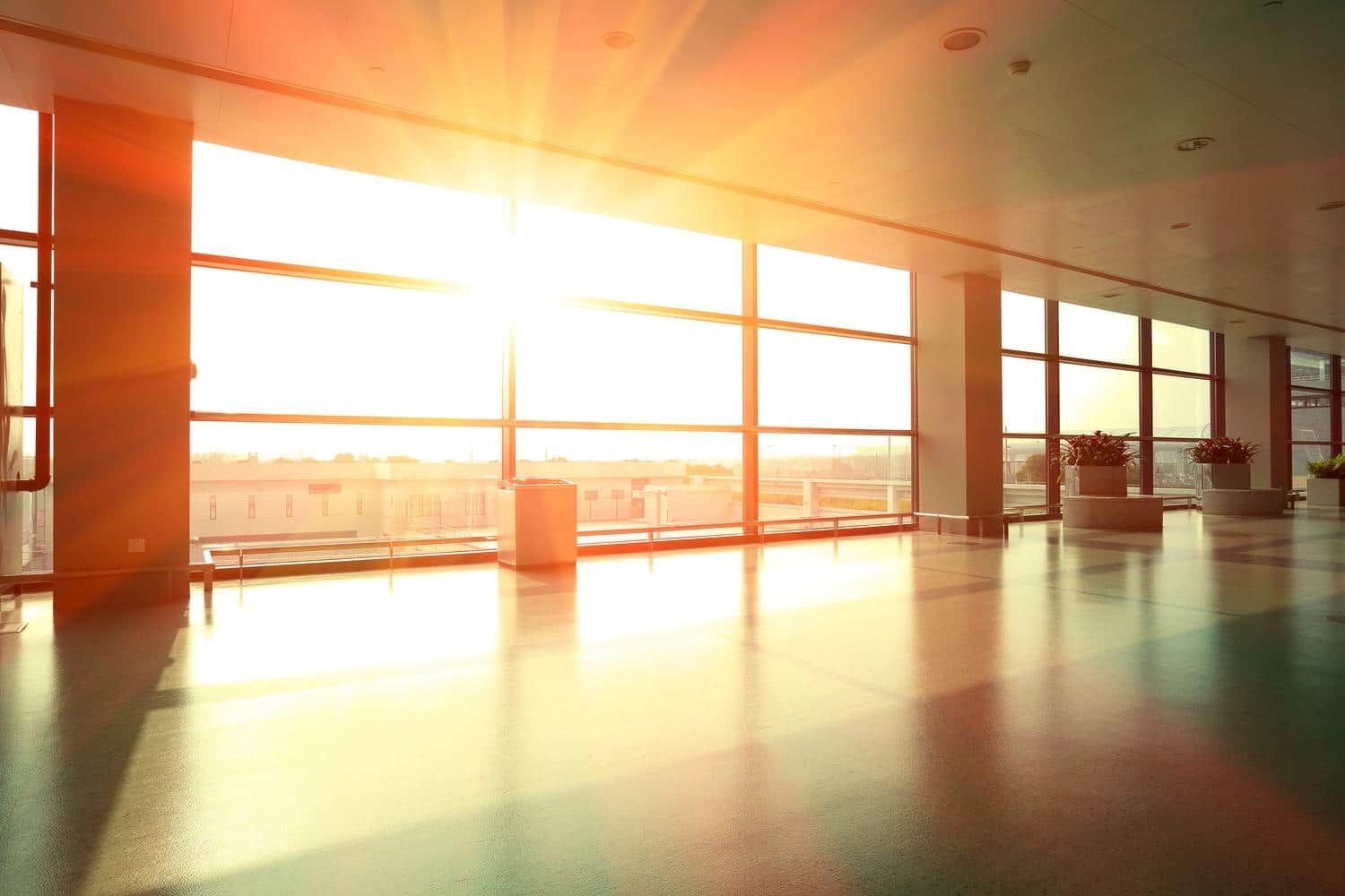 Pièce équipée d'un film solaire — chaleur bloquée avant de passer la vitre